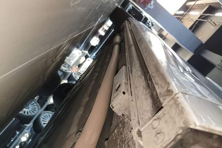 Used Denza D9 2024 DM-i 980 Four-Wheel Drive Prestige Model Right Side Sill