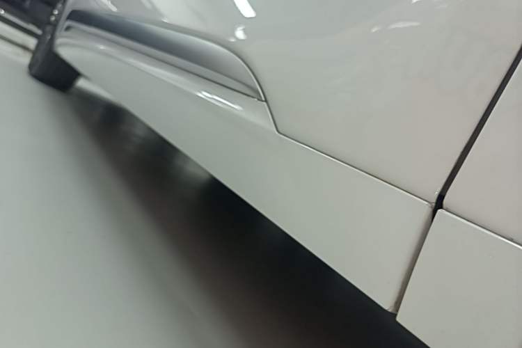 Used Denza D9 2024 DM-i 980 Four-Wheel Drive Flagship Model Right Side Sill