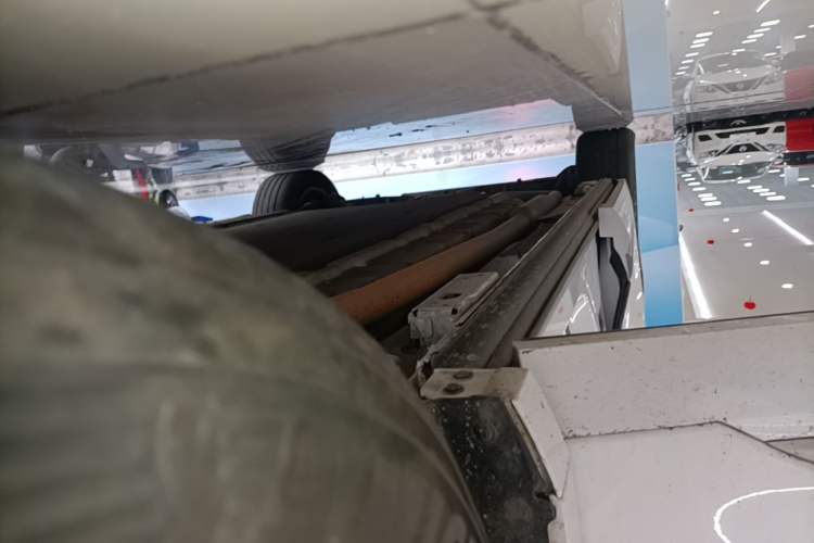 Used Denza D9 2024 DM-i 980 Four-Wheel Drive Flagship Model Right Side Sill
