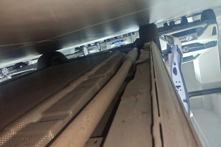 Used Denza D9 2024 DM-i 1050 Luxury Model Right Side Sill
