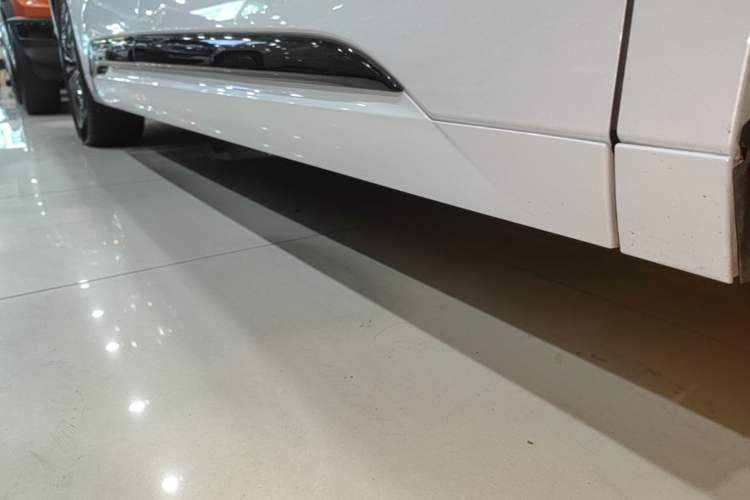 Used Denza D9 2024 DM-i 1050 Luxury Model Right Side Sill