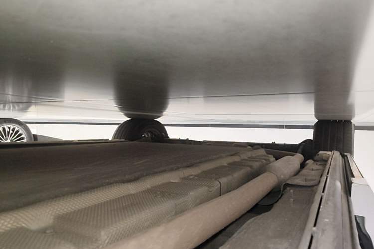 Used Denza D9 2024 DM-i 980 Four-Wheel Drive Prestige Model Right Side Sill