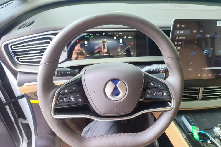 Used Denza D9 2024 DM-i 980 Four-Wheel Drive Flagship Model Steering Wheel