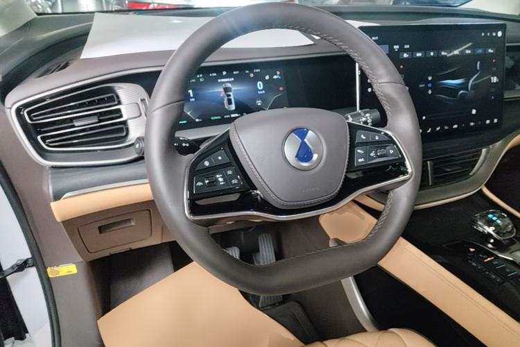 Used Denza D9 2024 DM-i 980 Four-Wheel Drive Flagship Model Steering Wheel