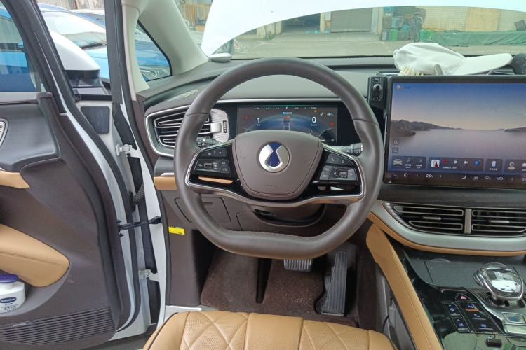 Used Denza D9 2024 DM-i 980 Four-Wheel Drive Prestige Model Steering Wheel