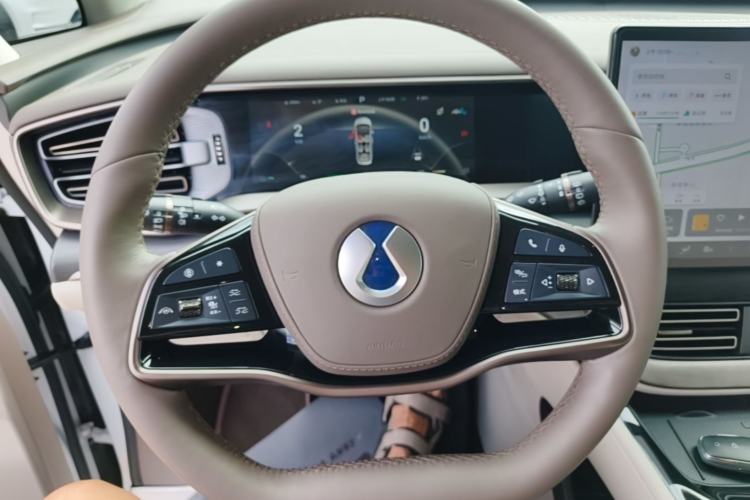 Used Denza D9 2024 DM-i 980 Four-Wheel Drive Flagship Model Steering Wheel