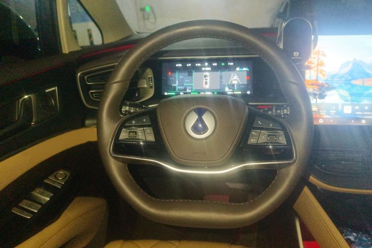 Used Denza D9 2024 DM-i 980 Four-Wheel Drive Prestige Model Steering Wheel