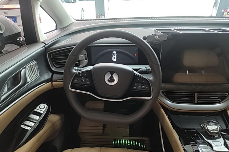 Used Denza D9 2024 DM-i 980 Four-Wheel Drive Prestige Model Steering Wheel