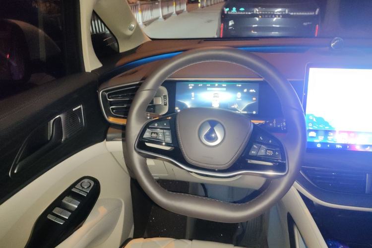 Used Denza D9 2024 DM-i 980 Four-Wheel Drive Flagship Model Steering Wheel