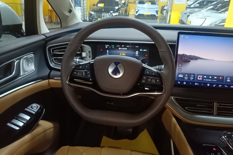Used Denza D9 2024 DM-i 980 Four-Wheel Drive Flagship Model Steering Wheel