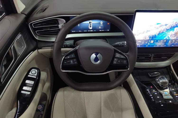 Used Denza D9 2024 DM-i 980 Four-Wheel Drive Flagship Model Steering Wheel