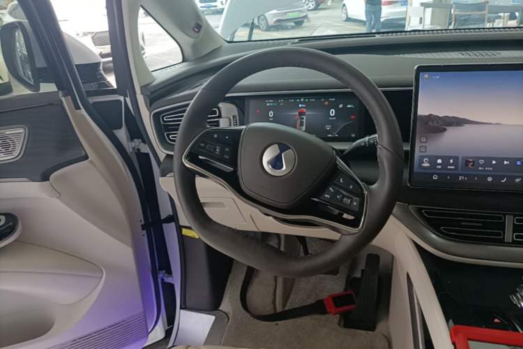 Used Denza D9 2024 DM-i 980 Four-Wheel Drive Flagship Model Steering Wheel