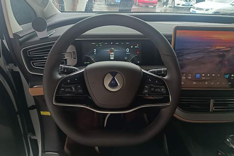 Used Denza D9 2024 DM-i 980 Four-Wheel Drive Flagship Model Steering Wheel