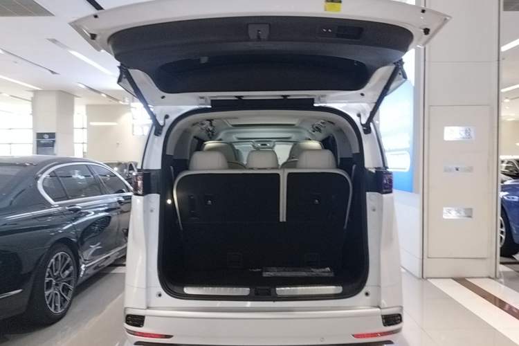 Used Denza D9 2024 DM-i 1050 Luxury Model Trunk