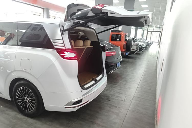 Used Denza D9 2024 DM-i 980 Four-Wheel Drive Prestige Model Trunk