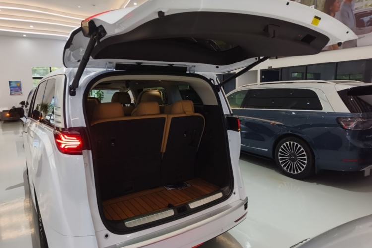 Used Denza D9 2024 DM-i 1050 Luxury Model Trunk