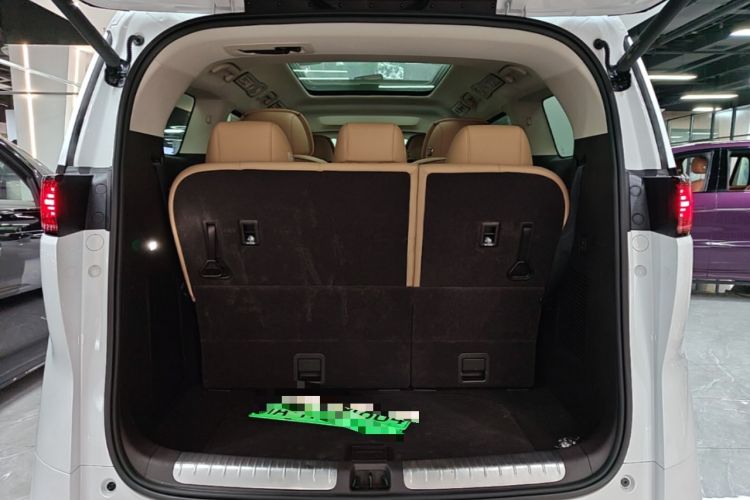 Used Denza D9 2024 DM-i 980 Four-Wheel Drive Prestige Model Trunk