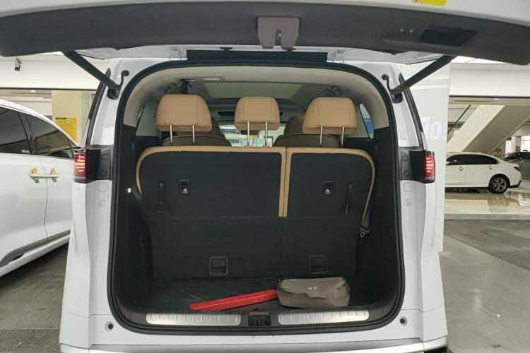 Used Denza D9 2024 DM-i 1050 Luxury Model Trunk