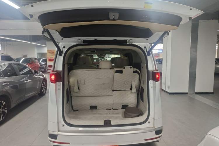 Used Denza D9 2024 DM-i 1050 Luxury Model Trunk