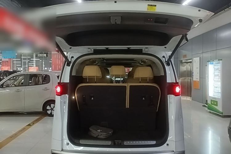 Used Denza D9 2024 DM-i 980 Four-Wheel Drive Prestige Model Trunk