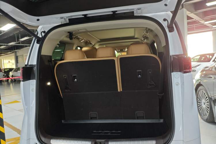 Used Denza D9 2024 DM-i 1050 Luxury Model Trunk