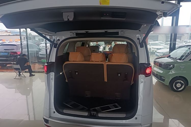 Used Denza D9 2024 DM-i 980 Four-Wheel Drive Flagship Model Trunk