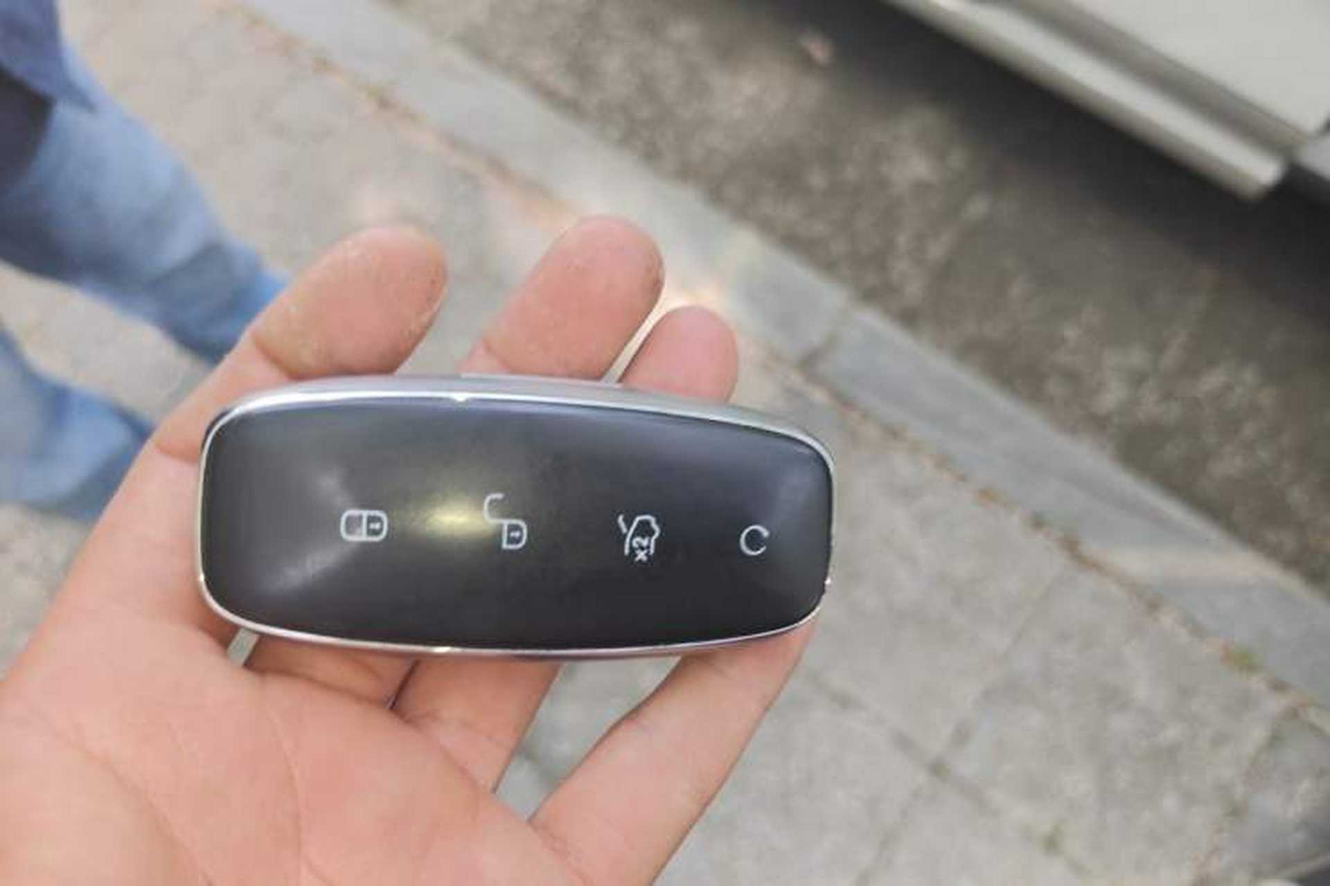 Used Denza D9 2024 EV 600 Four-Wheel-Drive Flagship Model Vehicle Key