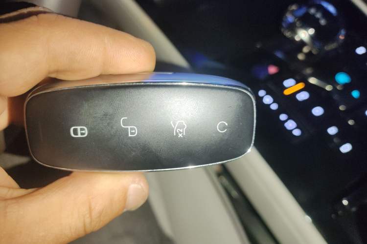 Used Denza D9 2024 DM-i 980 Four-Wheel Drive Flagship Model Vehicle Key