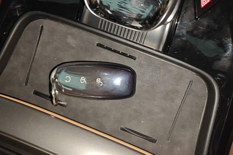Used Denza D9 2024 DM-i 1050 Luxury Model Vehicle Key