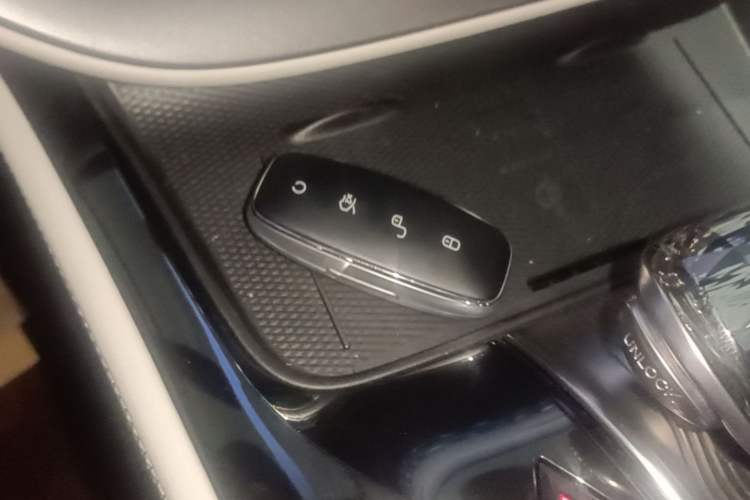 Used Denza D9 2024 DM-i 980 Four-Wheel Drive Prestige Model Vehicle Key