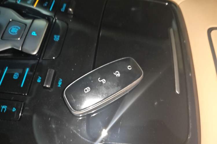 Used Denza D9 2024 DM-i 1050 Luxury Model Vehicle Key