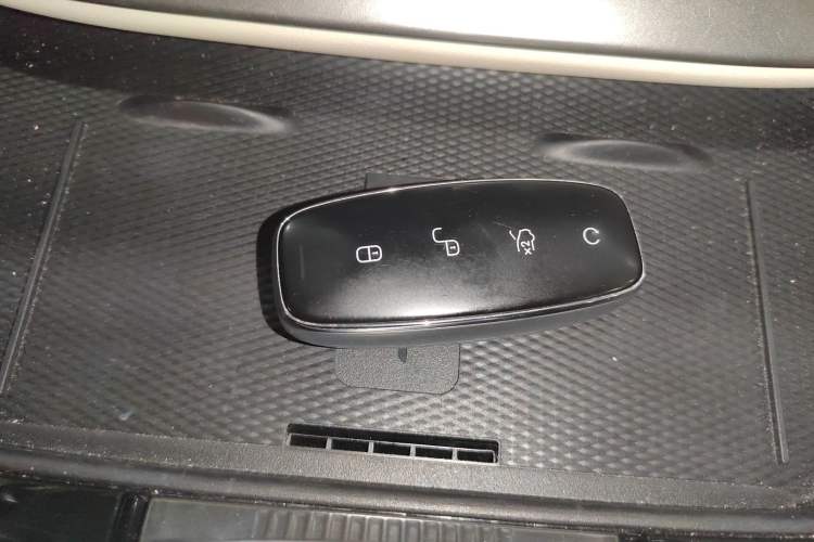 Used Denza D9 2024 DM-i 980 Four-Wheel Drive Flagship Model Vehicle Key