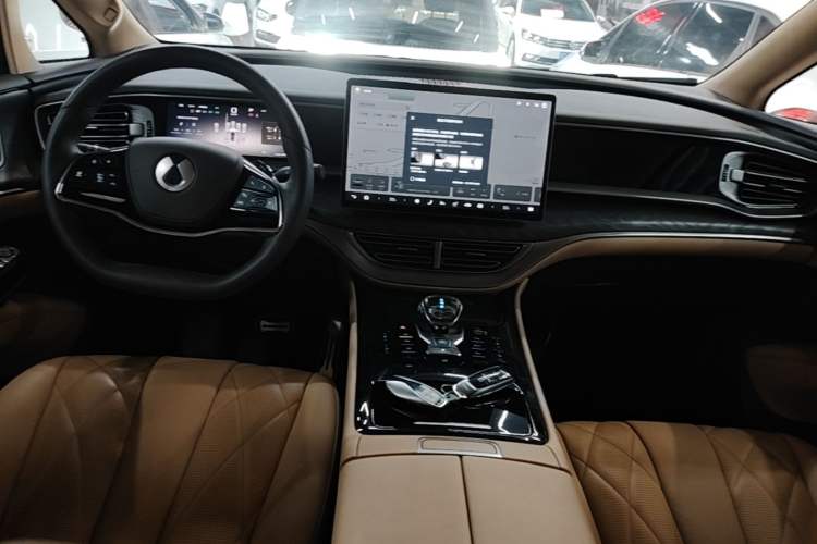 Used Denza D9 2025 DM-i Intelligent Drive 1020 Four-Wheel Drive Prestige Model Audio And AC Panel