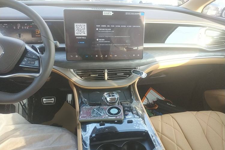 Used Denza D9 2025 Model DM-i Four-Wheel Drive Prestige Edition Audio And AC Panel