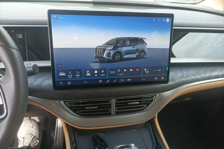 Used Denza D9 2025 DM-i Smart Drive 1020 Four-Wheel Drive Deluxe Model Audio And AC Panel