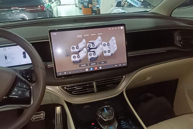 Used Denza D9 2025 DM-i Intelligent Drive 1020 Four-Wheel Drive Flagship Model Audio And AC Panel