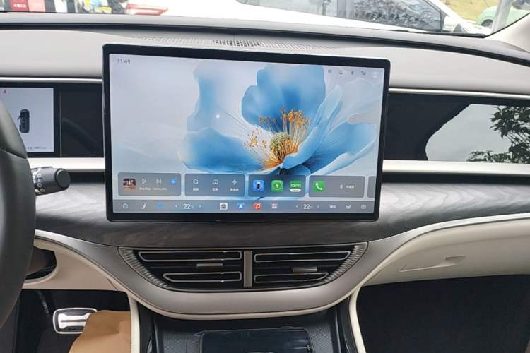 Used Denza D9 2025 DM-i Intelligent Drive 1020 Four-Wheel Drive Prestige Model Audio And AC Panel