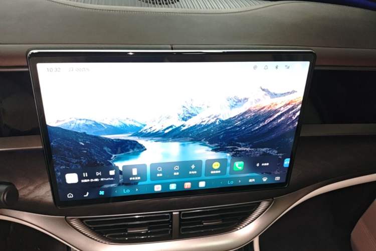 Used Denza D9 2025 DM-i Smart Drive 1020 Four-Wheel Drive Premium Model Audio And AC Panel
