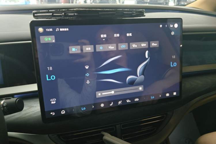 Used Denza D9 2025 DM-i Intelligent Drive 1020 Four-Wheel Drive Prestige Model Audio And AC Panel