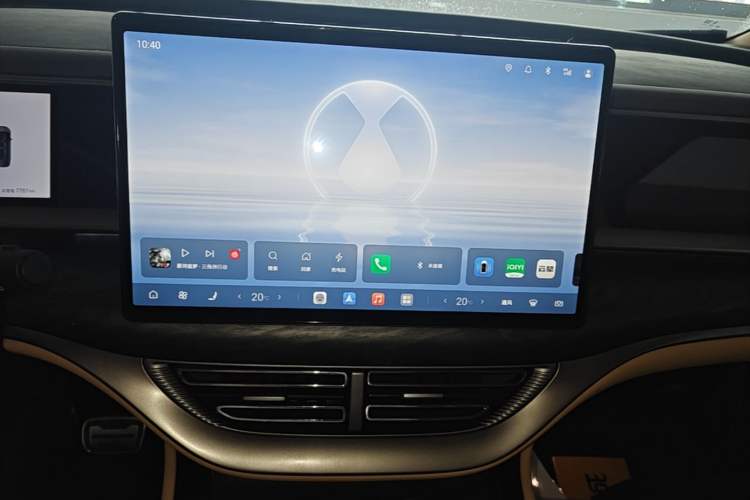 Used Denza D9 2025 DM-i Intelligent Drive 1020 Four-Wheel Drive Prestige Model Audio And AC Panel