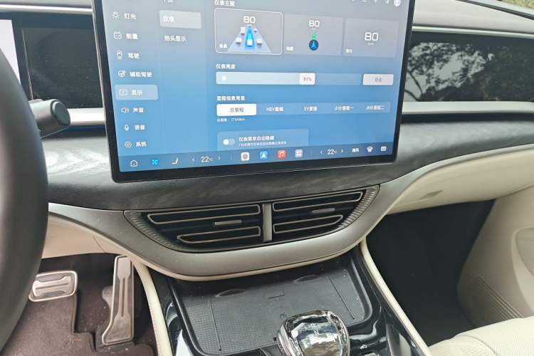 Used Denza D9 2025 DM-i Smart Drive 1020 Four-Wheel Drive Premium Model Audio And AC Panel