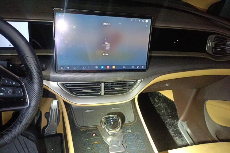 Used Denza D9 2025 DM-i Intelligent Drive 1020 Four-Wheel Drive Prestige Model Audio And AC Panel