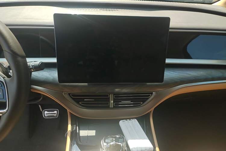 Used Denza D9 2025 DM-i Intelligent Drive 1020 Four-Wheel Drive Prestige Model Audio And AC Panel