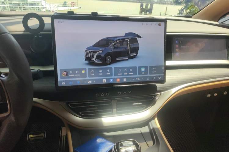 Used Denza D9 2025 DM-i Intelligent Drive 1020 Four-Wheel Drive Flagship Model Audio And AC Panel