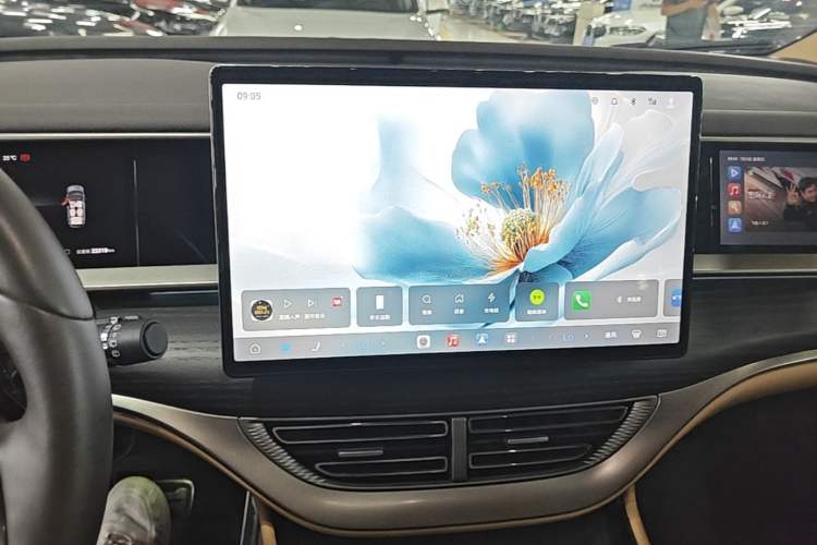 Used Denza D9 2025 DM-i Intelligent Drive 1020 Four-Wheel Drive Flagship Model Audio And AC Panel