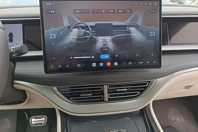 Used Denza D9 2025 DM-i Intelligent Drive 1020 Four-Wheel Drive Flagship Model Audio And AC Panel