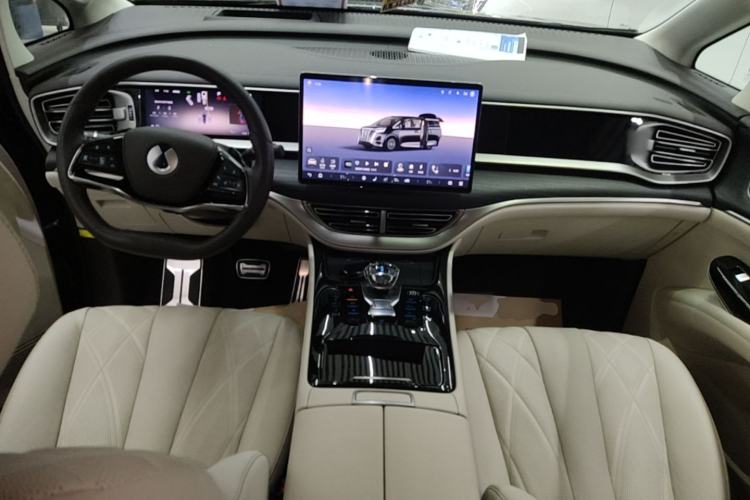 Used Denza D9 2025 DM-i Intelligent Drive 1020 Four-Wheel Drive Flagship Model Center Console