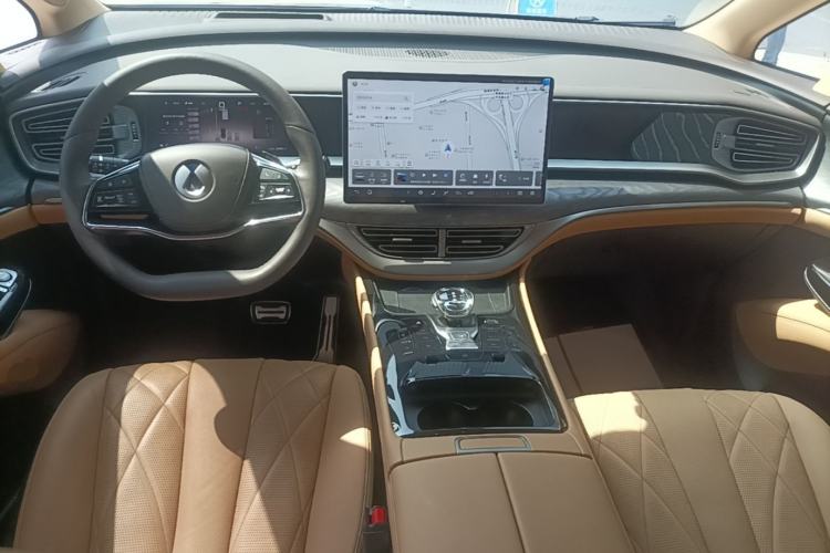 Used Denza D9 2025 DM-i Intelligent Drive 1020 Four-Wheel Drive Prestige Model Center Console