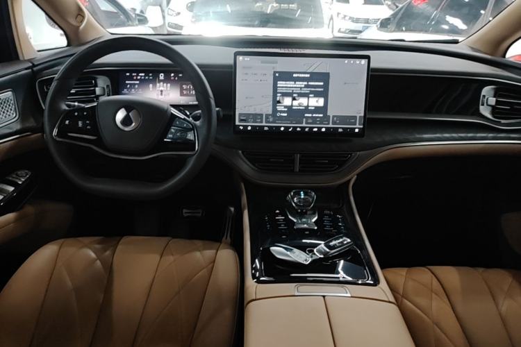 Used Denza D9 2025 DM-i Intelligent Drive 1020 Four-Wheel Drive Prestige Model Center Console