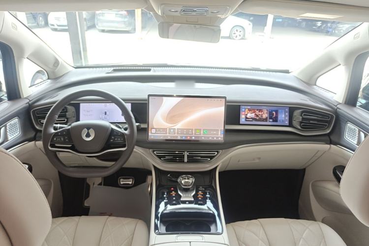 Used Denza D9 2025 EV Intelligent Driving Edition 600 Four-Wheel Drive Flagship Model Center Console